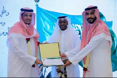 العميد ناصر البشر يكرّم الرئيس رقباء متقاعد طارق هوساوي