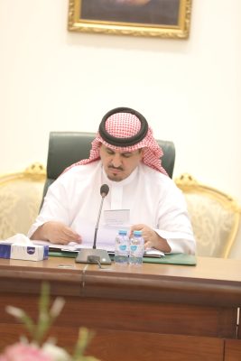 محافظ بيشة يترأس المجلس المحلي الثاني لهذا العام