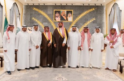 محافظ الطائف يطّلع على إنجازات «نادي عكاظ»
