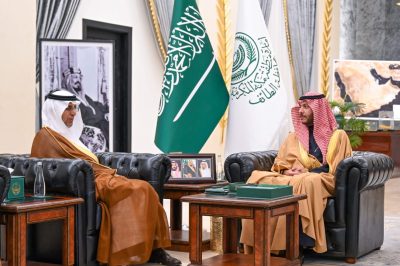 الأمير سعود بن نهار يستقبل معالي الدكتور القصبي..