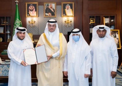 سمو محافظ الأحساء يكرّم مواطنًا تبرع بإحدى كليتيه لوالده