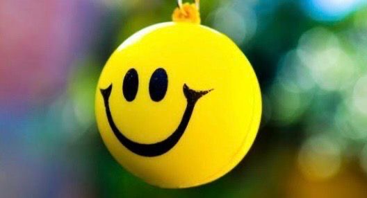 الابتسامة… دواءٌ للقلب وروحٌ تُنعش الحياة