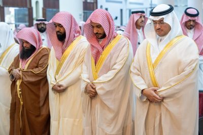 سمو محافظ الأحساء يؤدي صلاة الاستسقاء