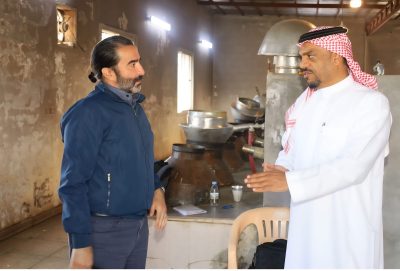 “الفاو” تحطّ في معامل الورد الطائفي .. شراكة لتطوير “ذهب الطائف” العطري