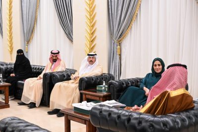 مُحافظ الطائف يلتقي مُديرة التطوير والشراكات بجمعية الثقافة والفنون