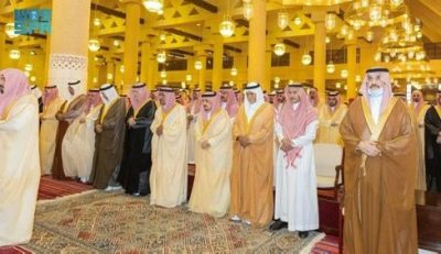 أمير منطقة الرياض يؤدي صلاة الميت على صاحب السمو الملكي الأمير بدر بن عبدالمحسن بن عبدالعزيز -رحمه الله-