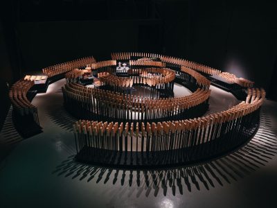  معرض ” تأقلم ” نافذة للتفكّر في الحياة من خلال فنّ السيراميك