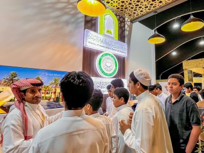إقبال كبير من طلاب التعليم العام والخاص على جناح “الشؤون الإسلامية” بالمعرض البيئي