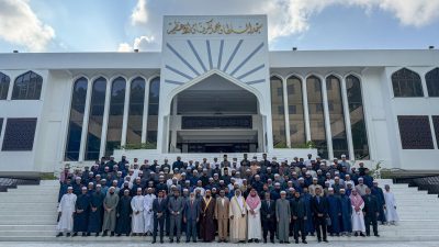 البدير في لقاء موسّع مع خطباء وأئمة المالديف يؤكد على الاعتدال