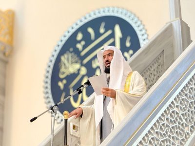 إمام وخطيب المسجد النبوي يُلقي خطبة الجمعة في المسجد الجامع بموسكو