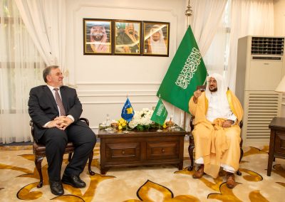 وزير الشؤون الإسلامية يلتقي المفتي العام ورئيس المشيخة الإسلامية بجمهورية كوسوفو بجدة