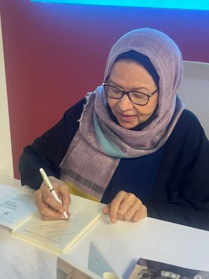 الصبّان توقع «في أفياء البيان القرآني» في معرض جدة الدولي للكتاب 2025.