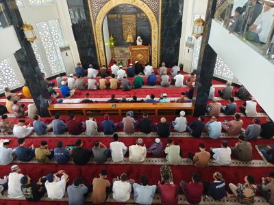 موفدو الشؤون الإسلامية يؤمّون المصلين في صلاتي الجمعة والتراويح  في 49 دولة حول العالم