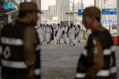 بدء توافد الحجاج إلى مشعر منى في يوم التروية