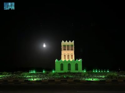 في لوحة وطنية.. مباني ومعالم رفحاء ومراكزها تزدان باللون الأخضر احتفالاً بيوم الوطن الـ 94