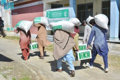 “إغاثي الملك سلمان” يوزع 350 سلة غذائية في إقليم خيبر بختون خوا في باكستان