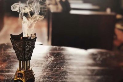“سعود الطبية”: استنشاق دخان البخور بإفراط خلال العيد يقلل نسبة وصول الأكسجين للدماغ
