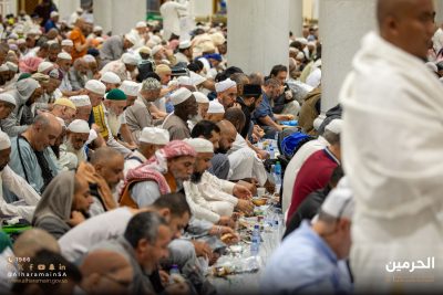 4,879,682 مليون وجبة إفطار في الحرمين الشريفين خلال الأسبوع الأول من رمضان