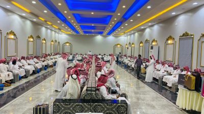 منسوبو مدرسة واعر الابتدائية يحتفون بزميلهم “شويل”