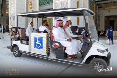 خدمات تسهّل للأشخاص ذوي الإعاقة أداء مناسكهم بالمسجد الحرام