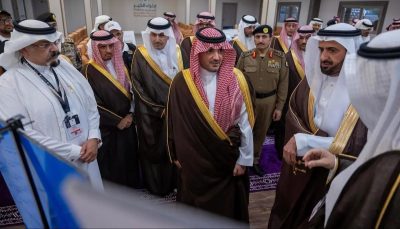 وزير الداخلية يزور مشروع مخيمات عرفات المطورة لشركة “إثراء الخير”