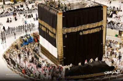 عين على الحرم ” رفع الكسوة الجديدة “