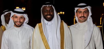 شقيقان كويتيان يشاركان صديقهما (المكي) فرحته ليلة زفاف  