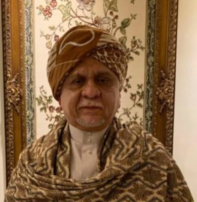 الشخصية الثانية : الذكريات كثيرة كالوالد مع أولاده.