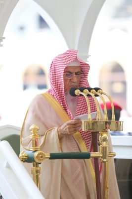 معالي الشيخ: ⁧‫صالح بن حميد‬⁩ مشرفاً على برنامج العناية بالعقيدة والدروس العلمية بالمسجد الحرام