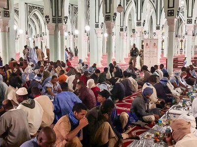 وزارة الشؤون الإسلامية تنظم موائد لتفطير الصائمين في العاصمة الموريتانية نواكشوط استفاد منها 6400