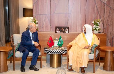 وزير الشؤون الإسلامية يستقبل بمقر إقامته بالرباط وزير الأوقاف المغربي 