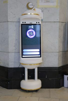 الرئاسة تدشن النسخة (٢)  من روبوت إجابة  السائلين في المسجد الحرام بعدة لغات