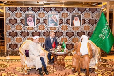 وزير الشؤون الإسلامية يعقد جلسة مباحثات رسمية مع رئيس الشؤون الدينية التركي الذي يزور المملكة