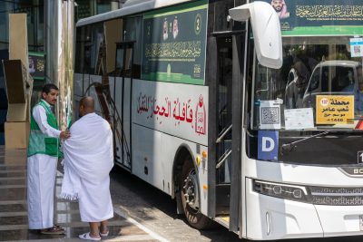 خدمات نقل ترددية لراحة ضيوف برنامج خادم الحرمين الشريفين