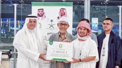 توديع الحجاج المتوجهين إلى مكة بحضور السفير السحيباني وعدد من الشخصيات 