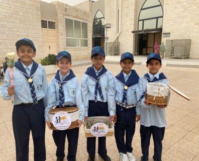 براعم كشافة الطائف يرحبون بالحجاج في ميقات وادي محرم