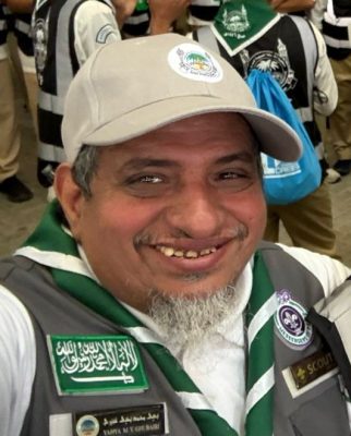 رائد كشفي يجتمع مع أبنائه في ميدان خدمة الحجيج بمكة المكرمة