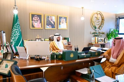 محافظ الطائف يستعرض أعمال برنامج المدن الصحية للمحافظة