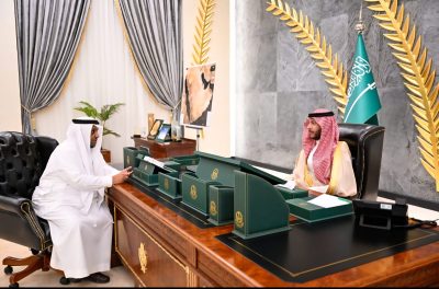 الأمير سعود بن نهار يطلع على أعمال التجمع الصحي