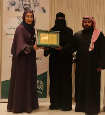 عائشة أبكر.. قائدة “صُنّاع الإيجابية” تتوج عطائها بتكريم مميز
