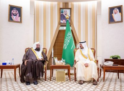 نائب أمير القصيم يستقبل رئيس الشؤون الدينية بالمسجد الحرام والمسجد النبوي.