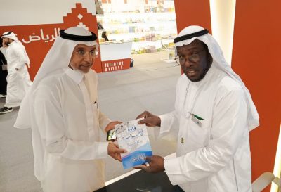 الإعلامي خلف ملفي يشرف توقيع كتاب “وجوه في الصحافة” ويهنئ برناوي على إصداره الجديد