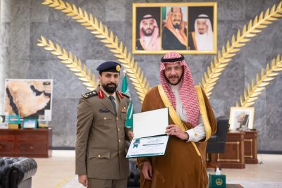 محافظ الطائف يلتقي مدير الدفاع المدني اللواء القحطاني