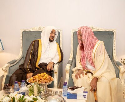 معالي وزير الشؤون الإسلامية يزور الشيخ نايف بن سعود آل علي في منزله بحائل