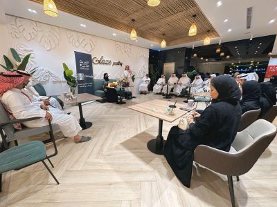 “الشعر والمرأة.. من يكتب الآخر”