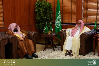 سماحة المفتي العام للمملكة يستقبل معالي رئيس الشؤون الدينية وعددًا من أصحاب الفضيلة أئمة وخطباء ومؤذني الحرمين الشريفين