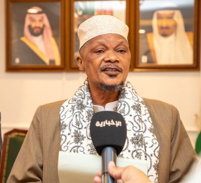 مفتي تنزانيا ينقل لمعالي وزير الشؤون الإسلامية تحيات رئيسة الجمهورية للقيادة الرشيدة