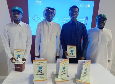 حين يوقّع الأب كتابه… ويوقّع الأبناء حلمهم