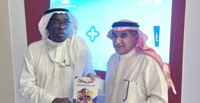 (برناوي) يوقّع كتابه ” أمريكا في ميزان المتناقضات ” في معرض جدة للكتاب 2025