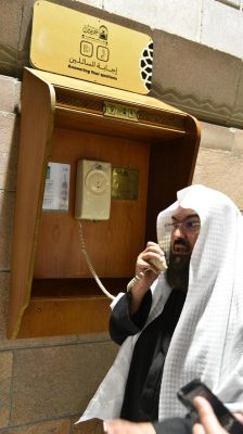 معالي رئيس الشؤون الدينية يطّلع ميدانيًا على جهود إجابة السائلين